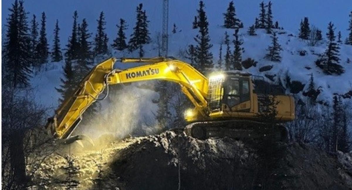 Marvin Migwi Whati Access HEO Trainess Excavating at Giant